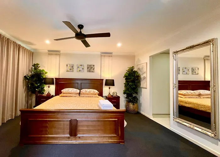 Spacious Hideaway Retreat, Brookfield, Brisbane
