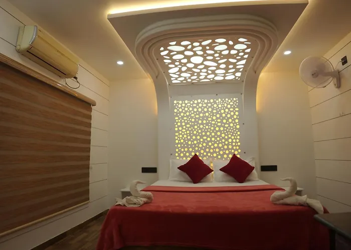 Vaishnav Tours Hotel Alappuzha