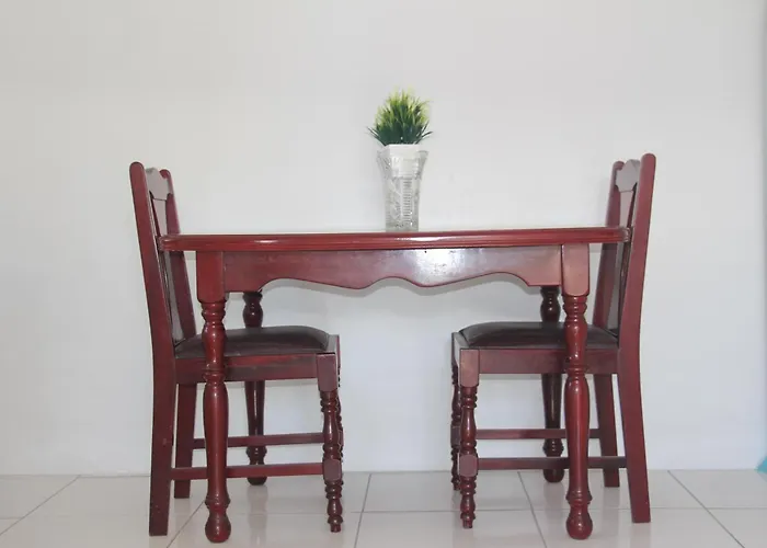 Ladville Apt 1 Kingstown