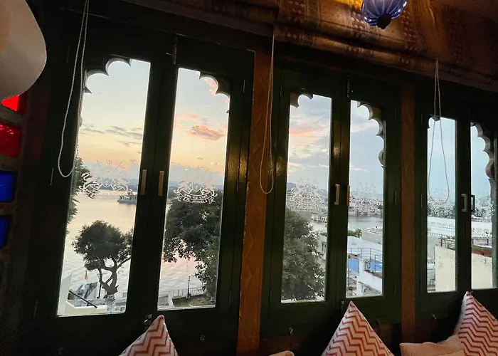 Sheeshmahal By Oladar Hotel Udaipur