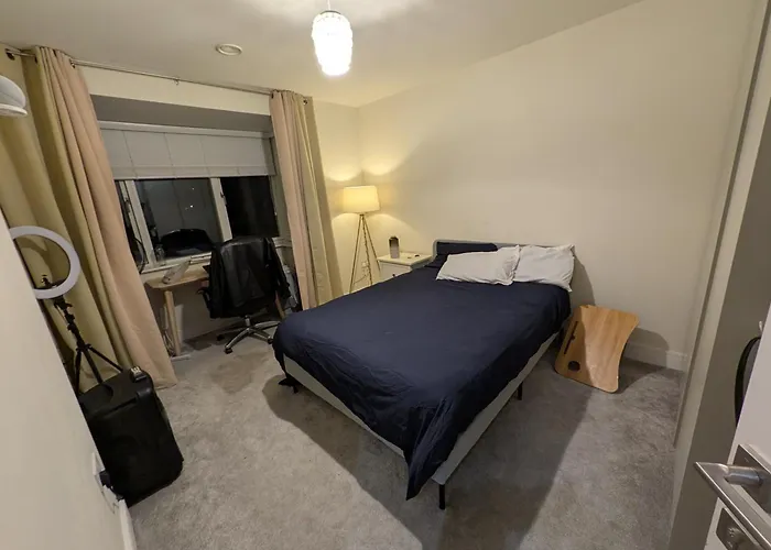 Pvt Ensuite Room ,25 Mins Train To City Center Dublin
