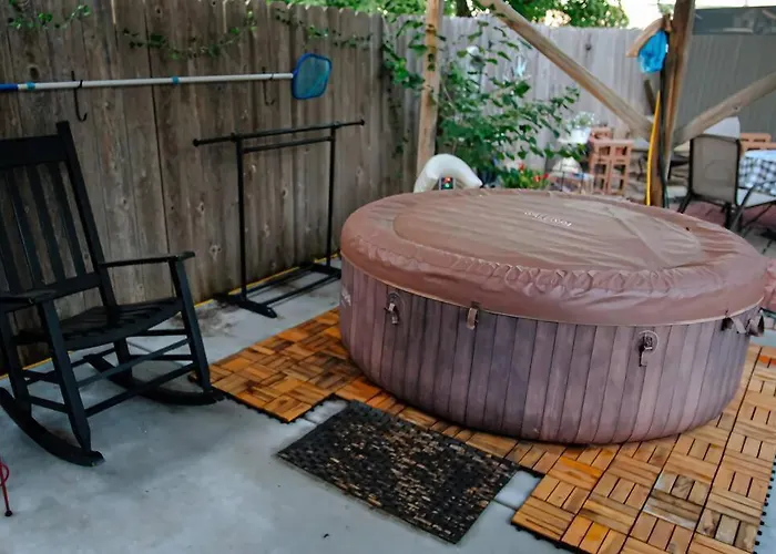 The Home Base Mcconnell Afb, Hot Tub 3 Bed 2 Bath Wichita