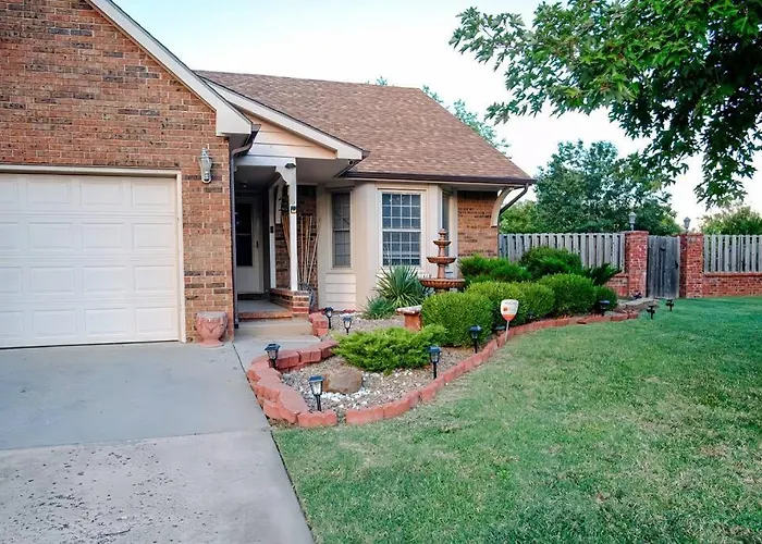 The Home Base Mcconnell Afb, Hot Tub 3 Bed 2 Bath Wichita
