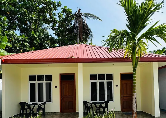 Charming Holiday Lodge Addu City