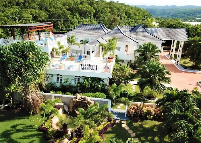 Mais Oui Villa Discovery Bay