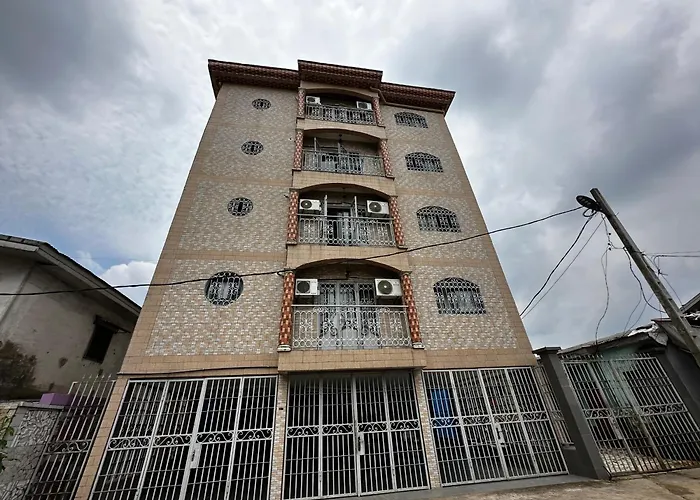 Appartement 2 Chambres Salon Balcon Canal Sat Wifi Parking Gardien 24 Sur 24 Douala
