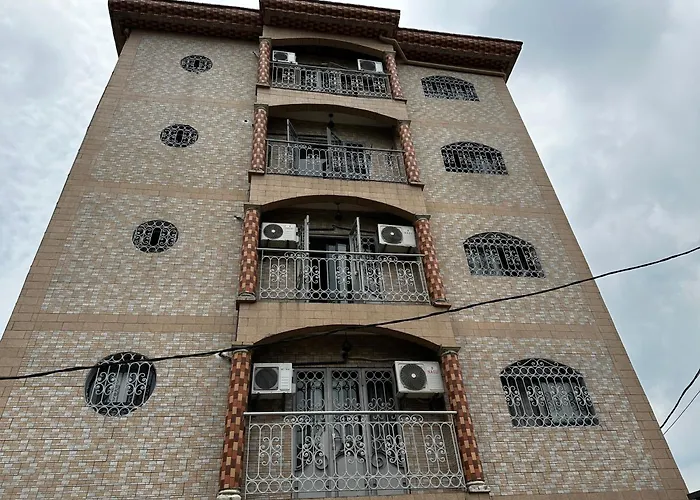 Appartement 2 Chambres Salon Balcon Canal Sat Wifi Parking Gardien 24 Sur 24 Douala