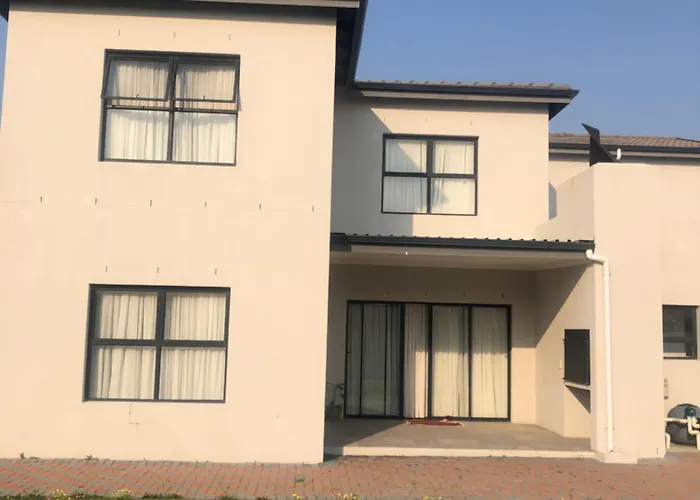 Five Bedrooms Holiday Home Cape Town
