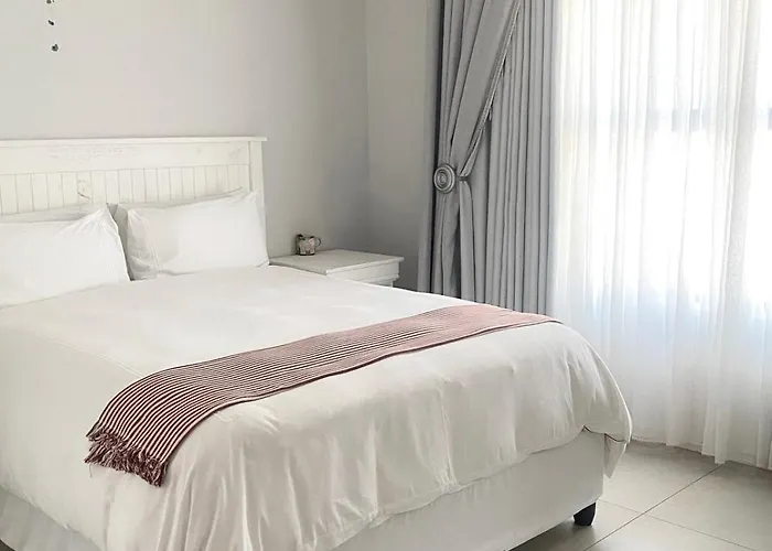 Five Bedrooms Holiday Home Cape Town