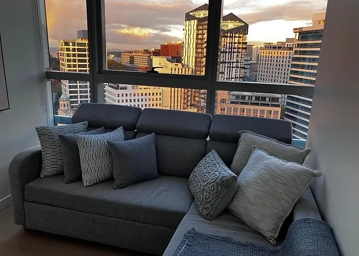 New Condo, Central Auckland, 3Br, Pool, Gym, Parking