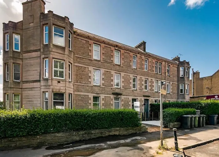 Murrayfield Stadium 3 Bedroom Modern Basement Main Door Apartment Edinburgh