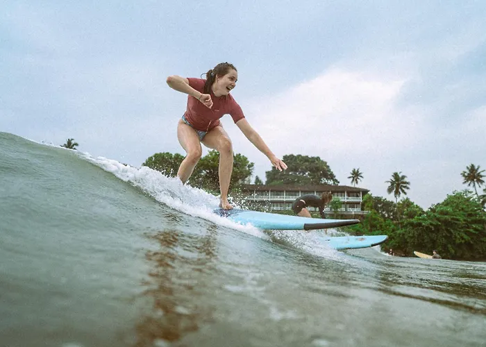 Salty Heart - Surf House Hostel Weligama