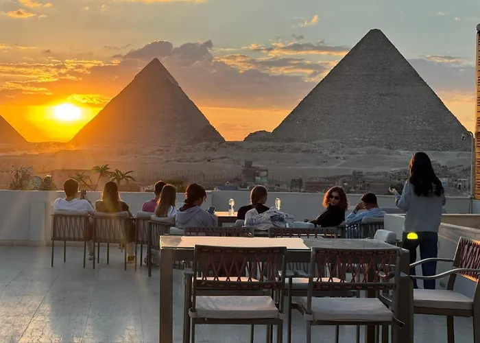 Pyramids Hotel Kafret el-Gabal
