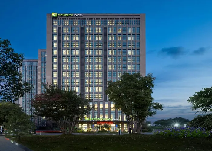 Holiday Inn Express Chongqing University Town By Ihg