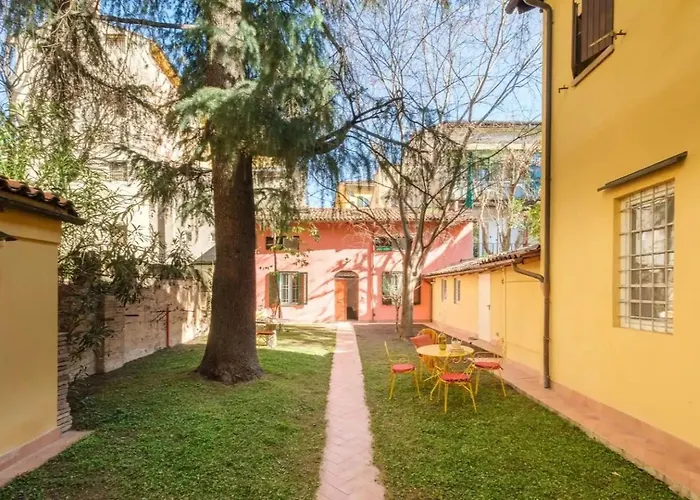 Charming Vintage Home By Piazza Maggiore With Garden Bologna