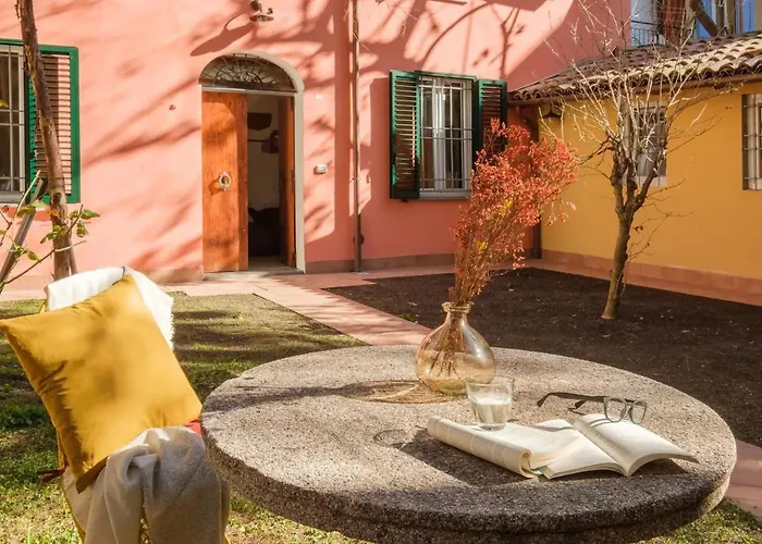 Charming Vintage Home By Piazza Maggiore With Garden Bologna