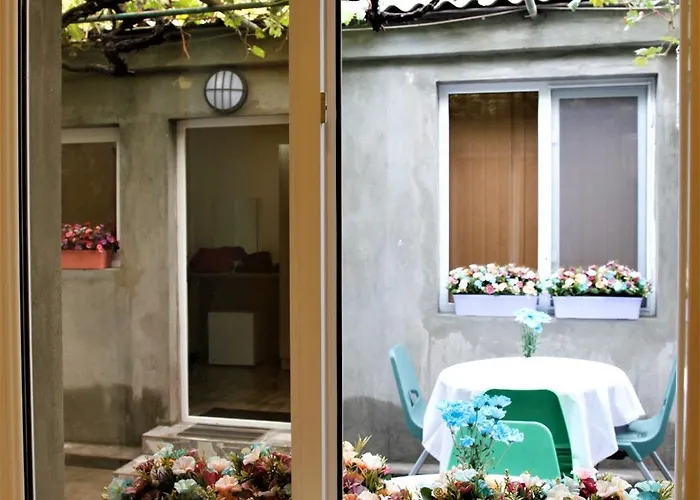 Albert House Hotel And Tours Yerevan