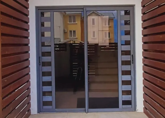 Le Carol Spacious 3-Bedroom Apartment With Common Pool Flic en Flac