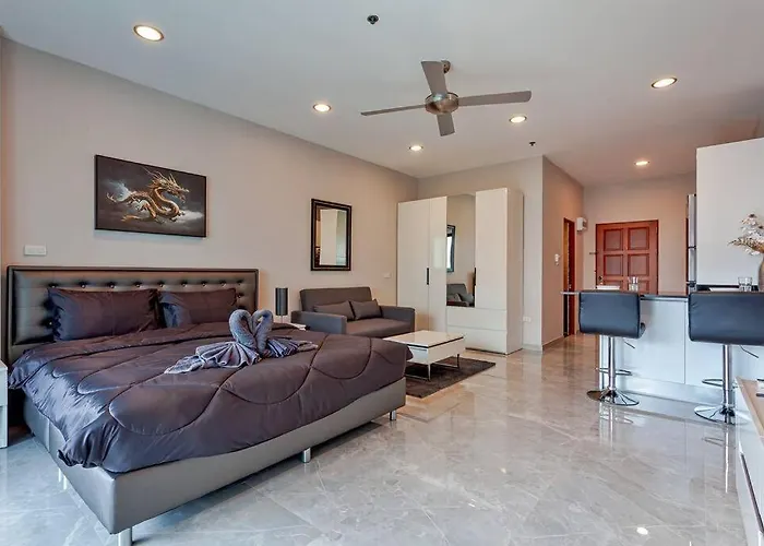 Beachfront Condo Phratamnak Pattaya
