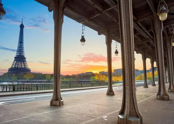 Eiffel Tower Spacious 2-Bedroom, 2-Bathroom Quiet Apartment, Elegant And Peaceful Paris