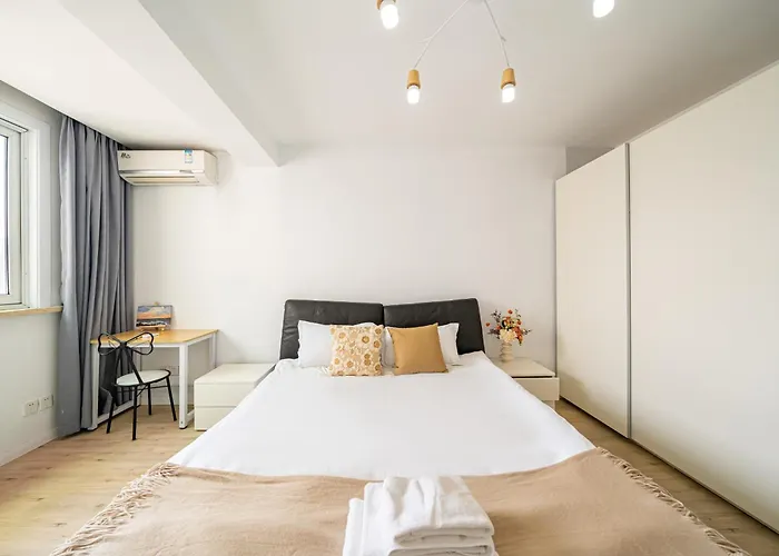Jinan Apt,3 Bedrooms,2 Bathrooms,Jing'An District Shanghai