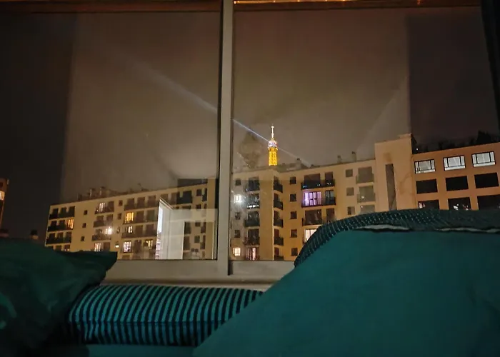 Eiffel Tower Spacious 2-Bedroom, 2-Bathroom Quiet Apartment, Elegant And Peaceful Paris