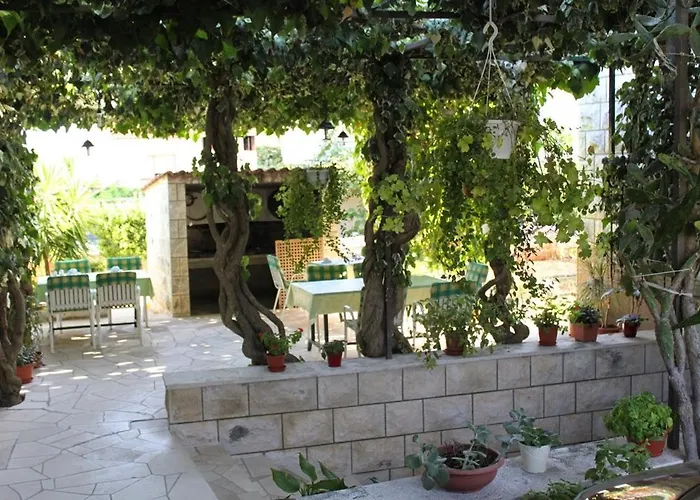 Pansion Drvo Bed & Breakfast Supetar