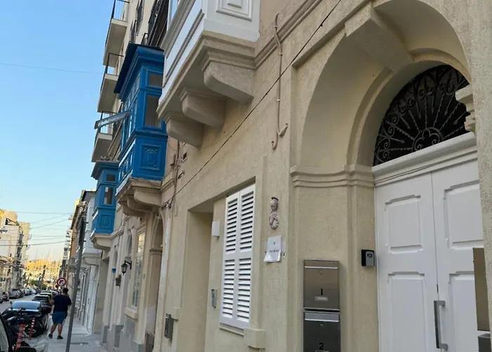 Large Apartment In Gzira