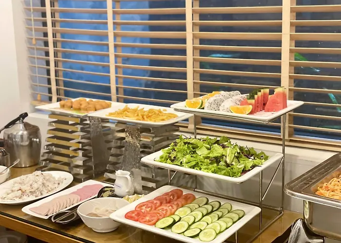 Dolphin Hotel And Apartment Danang