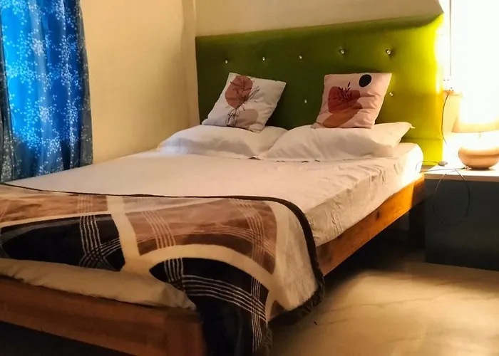 Pinks Homestay Ac Rs 400 Per Day Guwahati