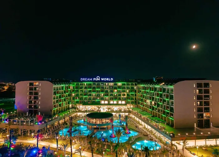 Dream Fun World Hotel Side