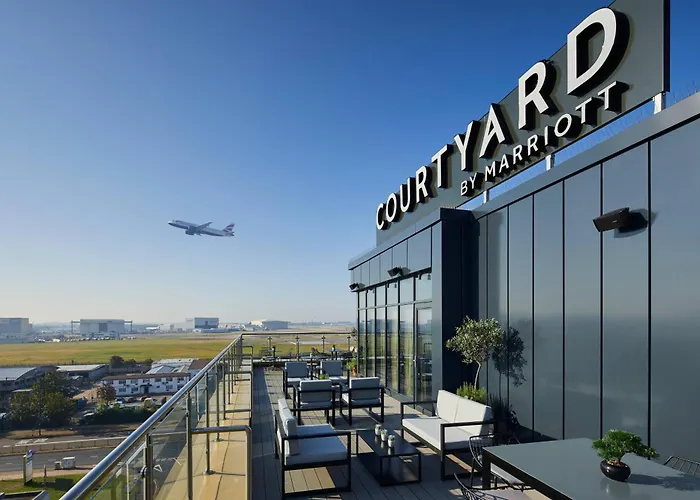 Courtyard By Marriott London Heathrow Airport Hotel Harlington 