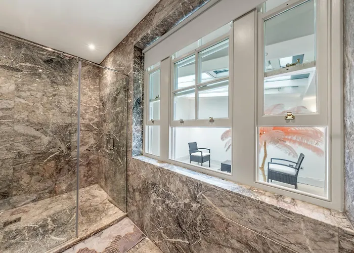 250 Sqm Mega Mansion Apartment London