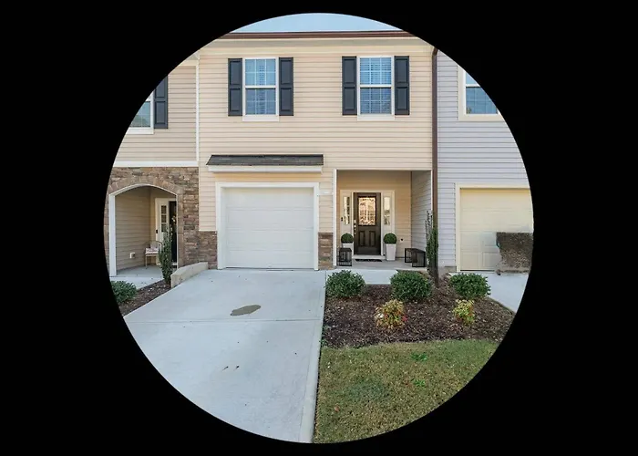 Stylish Getaway Near Downtown Raleigh & Coastal Credit Music Park
