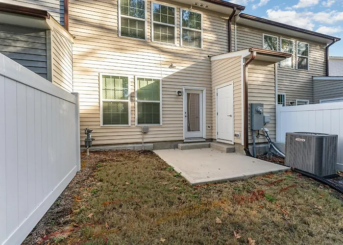 Stylish Getaway Near Downtown Raleigh & Coastal Credit Music Park