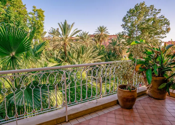 Vue Imprenable Sur Les Jardins De La Villa D Yves Saint Laurent Marrakesh