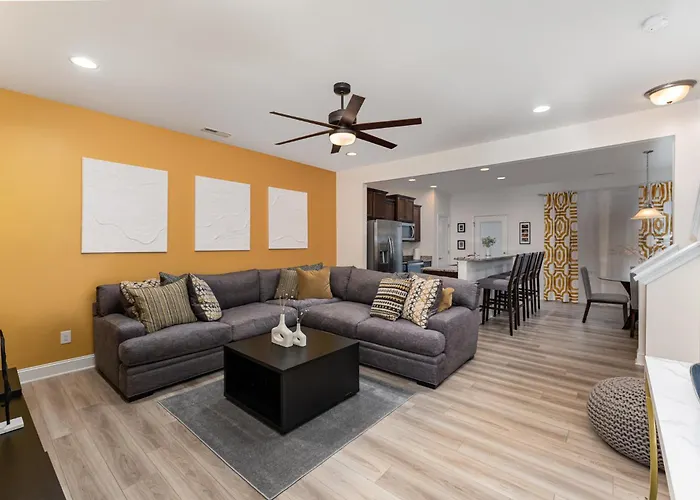 Stylish Getaway Near Downtown Raleigh & Coastal Credit Music Park
