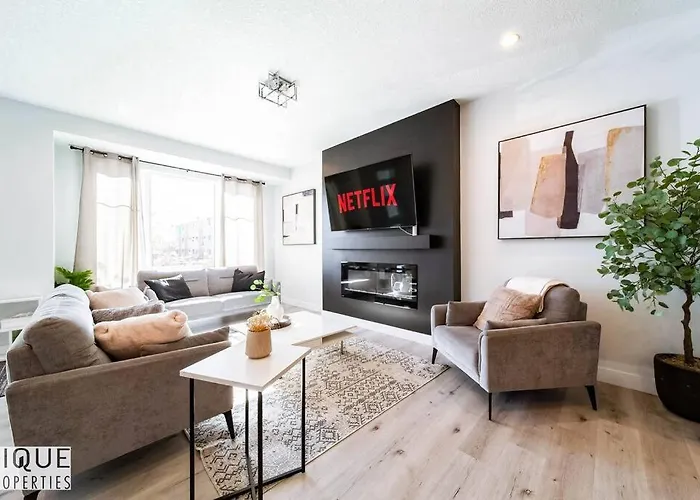 Modern Retreat - 3 King Beds - Garage - Wifi - Sleeps 10 Apartment Edmonton