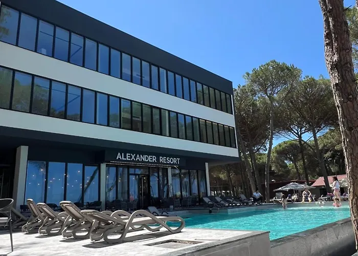 Alexander Resort Golem 