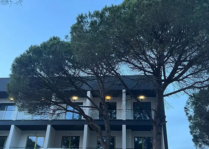 Alexander Resort Golem 