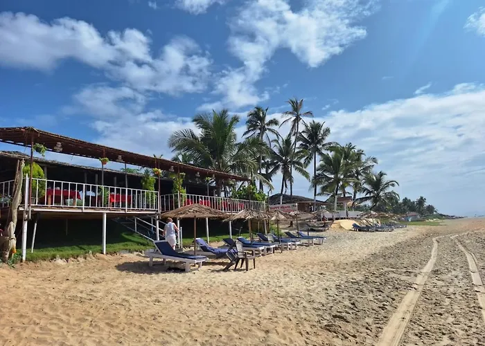 Happy Shack Beach And Wooden Huts Colva