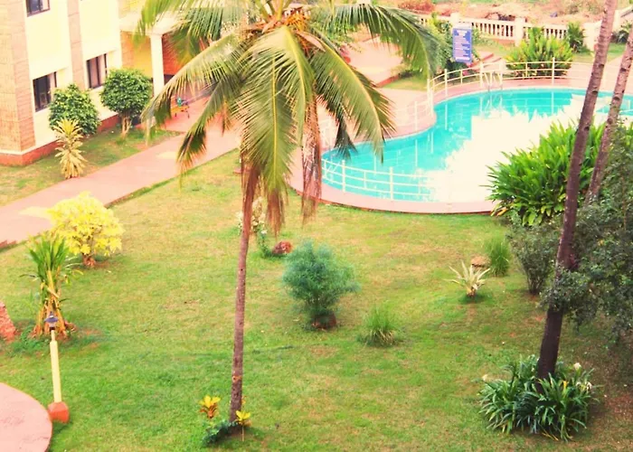 3/4Bhk Luxury Space With Pool Candolim