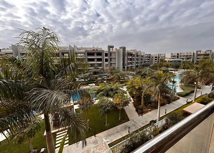 Serene City Stay Next To The Auc, New Cairo