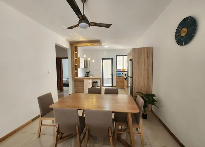 Stunning Modern Luxury 3-Bedroom Apart With Pool Flic En Flac