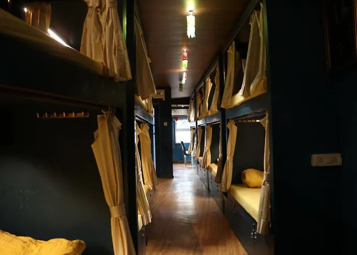 Sinhassan Dormitory Hostel Juhu Mumbai