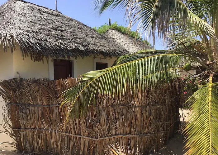 Mambrui Golden Beach Bar And Cottages