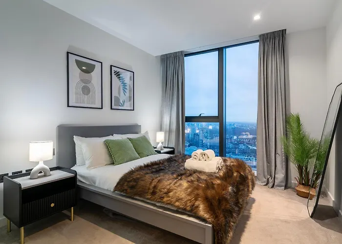 Luxury 2-Bed Next To Hyde Park Apartment London
