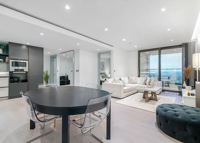 Luxury 2-Bed Next To Hyde Park Apartment London