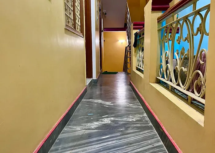 Trilok P Guest House - Dashashwamedh Ghat Near Kashi Vishwanath Temple Varanasi
