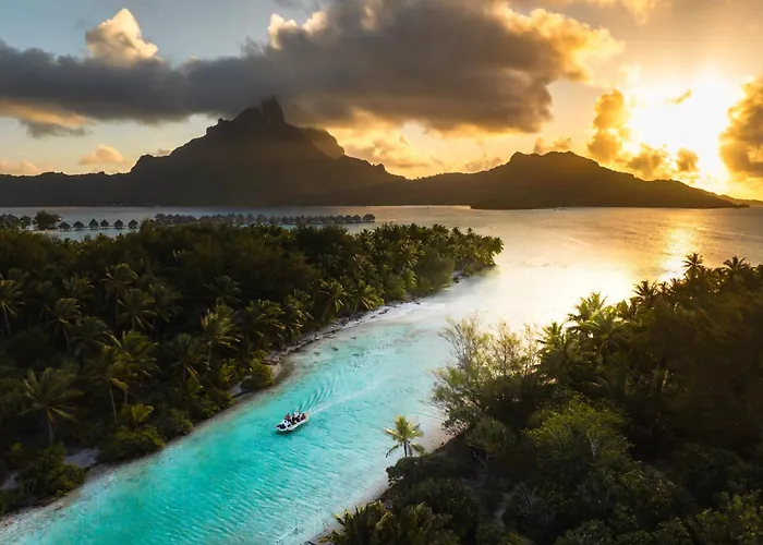 Alaroots Bora Bora Camp Hostel